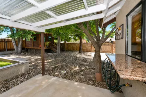 Exterior - 605 W Polson Ave, Clovis, CA 93612 photo 6 of 17