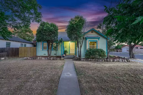 2704 E Michigan Ave, Fresno, CA 93703