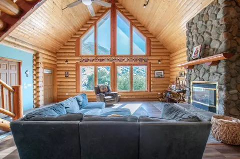 1905 Silver Ln, Yokuts Valley, CA 93675
