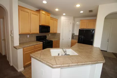 Kitchen - 1014 Mango, Madera, CA 93637 photo 1 of 1