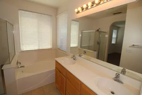 Bath - 1014 Mango, Madera, CA 93637 photo 1 of 3