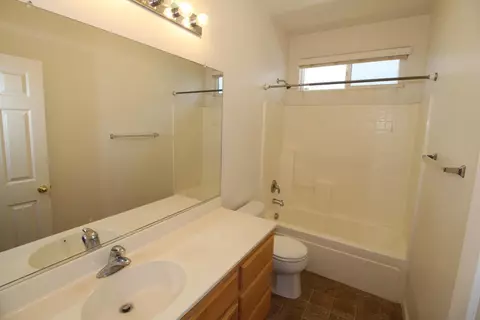 Bath - 1014 Mango, Madera, CA 93637 photo 3 of 3