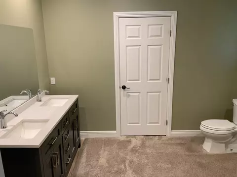Bath - 30455 Auberry Rd, Prather, CA 93651 photo 1 of 3