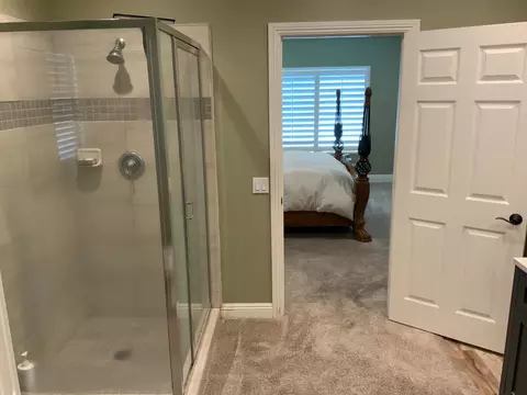 Bath - 30455 Auberry Rd, Prather, CA 93651 photo 2 of 3