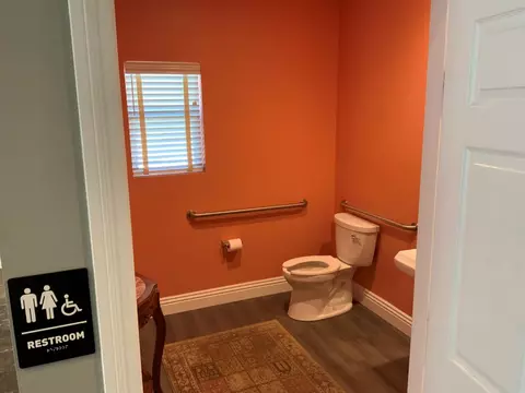 Bath - 30455 Auberry Rd, Prather, CA 93651 photo 3 of 3