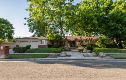 1510 E Goshen Ave, Fresno, CA 93720