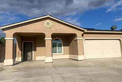 260 N 3rd St, Orange Cove, CA 93646
