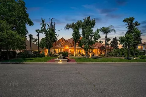 10111 N Spanish Bay Dr, Fresno, CA 93720