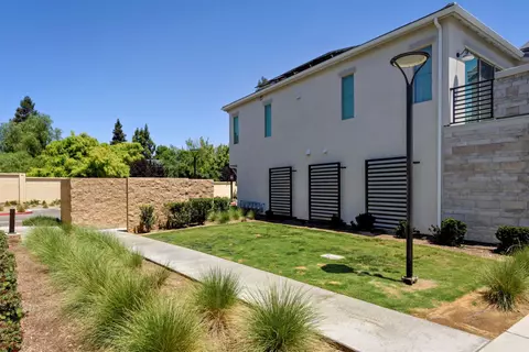 Exterior - 484 W Balsam Ln, Clovis, CA 93611 photo 3 of 3