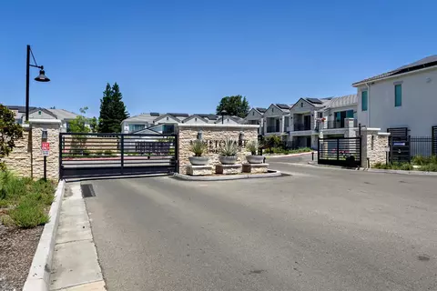 View/Area - 484 W Balsam Ln, Clovis, CA 93611 photo 1 of 1