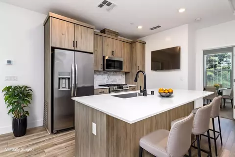 Kitchen - 484 W Balsam Ln, Clovis, CA 93611 photo 2 of 2