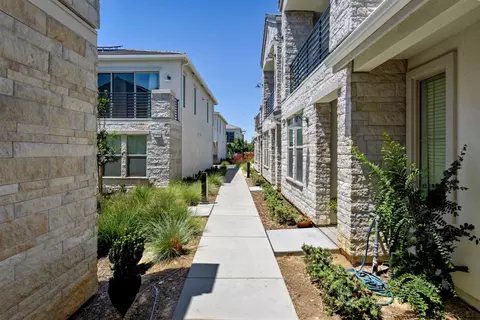 484 W Balsam Ln, Clovis, CA 93611