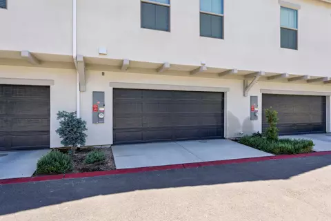 Exterior - 484 W Balsam Ln, Clovis, CA 93611 photo 2 of 3