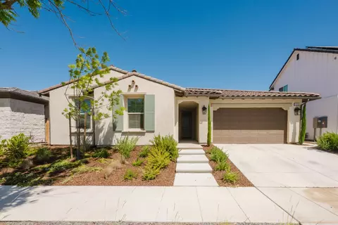 4285 Monarch Pl, Madera, CA 93636