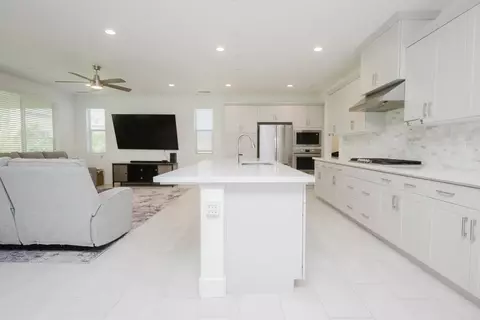 Kitchen - 4285 Monarch Pl, Madera, CA 93636 photo 6 of 8