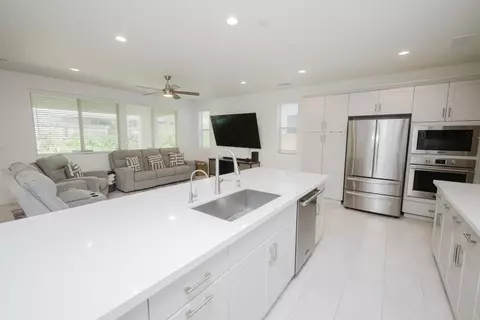 Kitchen - 4285 Monarch Pl, Madera, CA 93636 photo 3 of 8