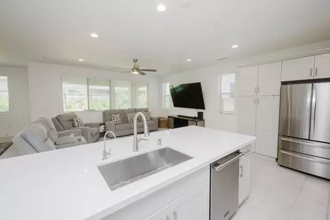 Kitchen - 4285 Monarch Pl, Madera, CA 93636 photo 7 of 8
