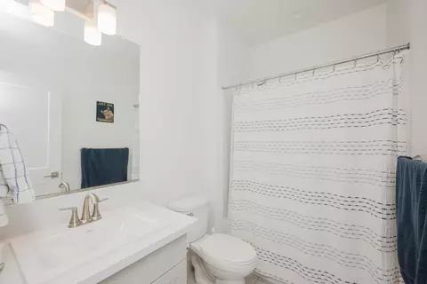 Bath - 4285 Monarch Pl, Madera, CA 93636 photo 4 of 6