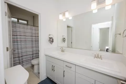 Bath - 4285 Monarch Pl, Madera, CA 93636 photo 6 of 6