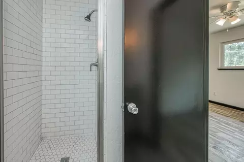 Bath - 1545 Sunnyside Ave, Clovis, CA 93611 photo 3 of 3