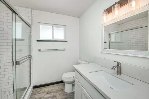 Bath - 1545 Sunnyside Ave, Clovis, CA 93611 photo 1 of 3