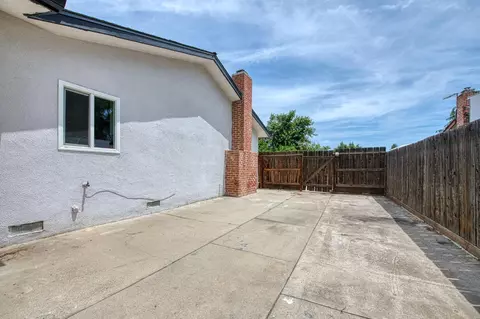 Exterior - 1545 Sunnyside Ave, Clovis, CA 93611 photo 9 of 10