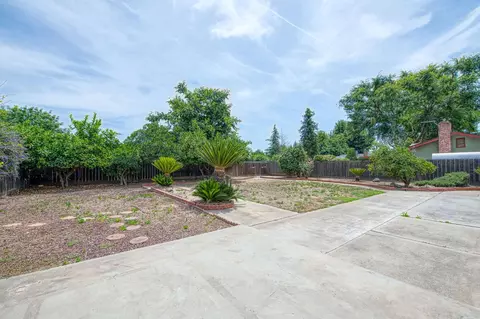 Exterior - 1545 Sunnyside Ave, Clovis, CA 93611 photo 4 of 10