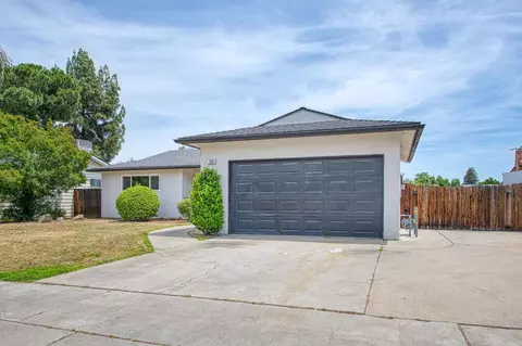 Exterior - 1545 Sunnyside Ave, Clovis, CA 93611 photo 2 of 10