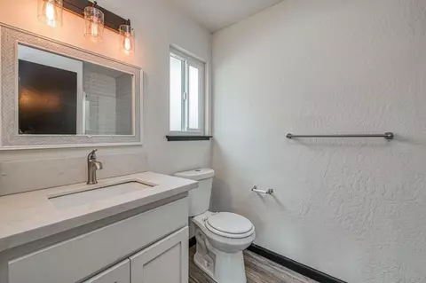 Bath - 1545 Sunnyside Ave, Clovis, CA 93611 photo 2 of 3