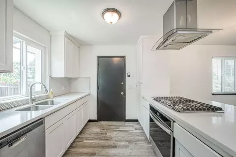Kitchen - 1545 Sunnyside Ave, Clovis, CA 93611 photo 4 of 4