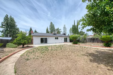 Exterior - 1545 Sunnyside Ave, Clovis, CA 93611 photo 7 of 10