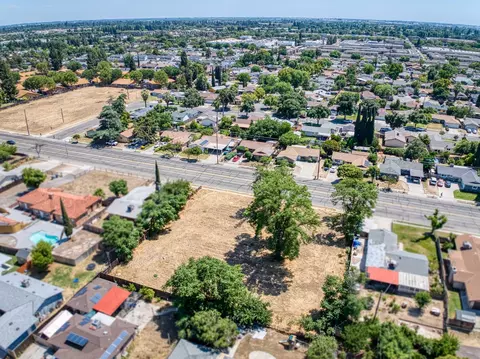 4921 E Tulare St, Fresno, CA 93727