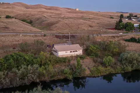 17839 N Friant Rd, Friant, CA 93626