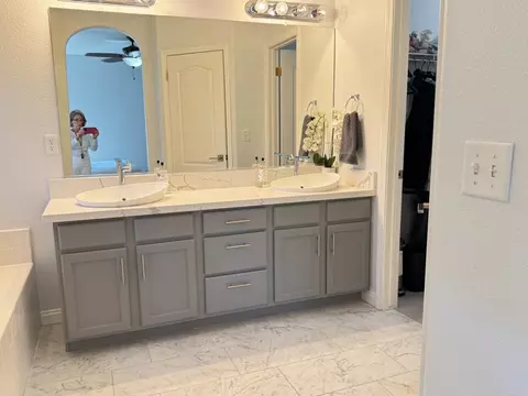 Bath - 618 W Madrid Ln, Clovis, CA 93619 photo 5 of 5