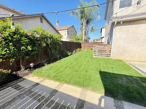 Exterior - 618 W Madrid Ln, Clovis, CA 93619 photo 2 of 6