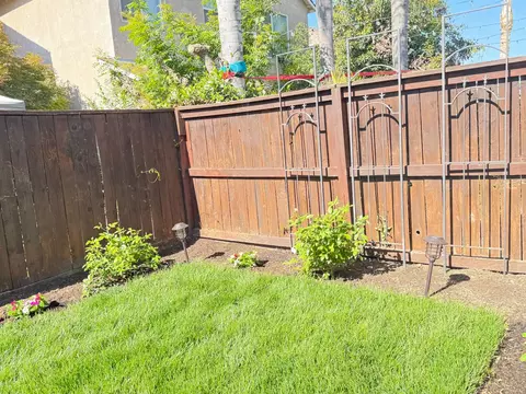 Exterior - 618 W Madrid Ln, Clovis, CA 93619 photo 6 of 6