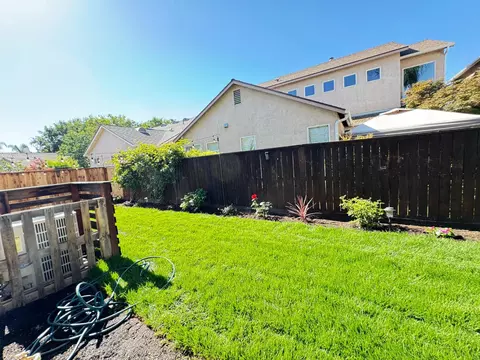 Exterior - 618 W Madrid Ln, Clovis, CA 93619 photo 5 of 6