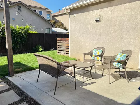 Exterior - 618 W Madrid Ln, Clovis, CA 93619 photo 3 of 6