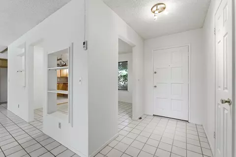 Entry Way - 36358 Orange Grove Ave, Madera, CA 93636 photo 1 of 2