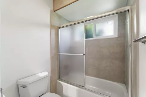 Bath - 36358 Orange Grove Ave, Madera, CA 93636 photo 4 of 4