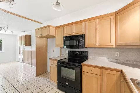 Kitchen - 36358 Orange Grove Ave, Madera, CA 93636 photo 5 of 5