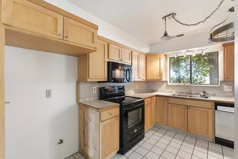 Kitchen - 36358 Orange Grove Ave, Madera, CA 93636 photo 1 of 5