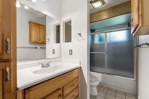 Bath - 36358 Orange Grove Ave, Madera, CA 93636 photo 3 of 4