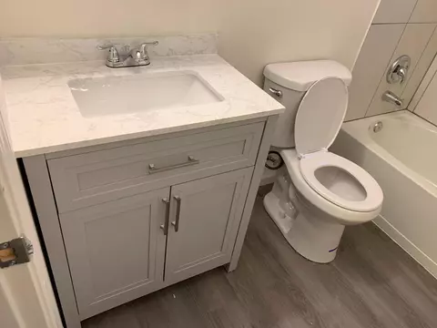 Bath - 446 N Maple Ave, Fresno, CA 93702 photo 10 of 11