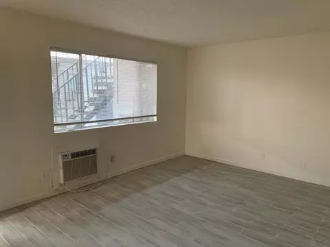 Living - 446 N Maple Ave, Fresno, CA 93702 photo 3 of 7