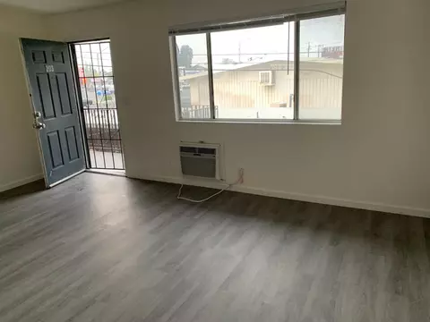 Living - 446 N Maple Ave, Fresno, CA 93702 photo 7 of 7