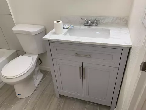 Bath - 446 N Maple Ave, Fresno, CA 93702 photo 8 of 11