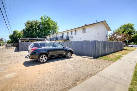 Exterior - 446 N Maple Ave, Fresno, CA 93702 photo 4 of 6