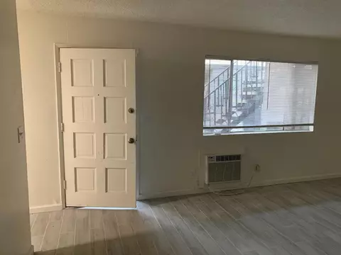 Living - 446 N Maple Ave, Fresno, CA 93702 photo 4 of 7