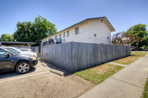 Exterior - 446 N Maple Ave, Fresno, CA 93702 photo 3 of 6